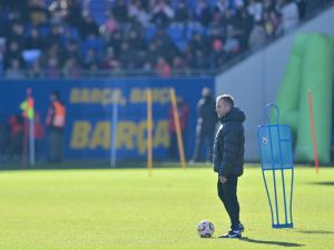 صراع ثلاثي بين برشلونة وريال مدريد وليفربول لخطف موهبة جورجيا الصاعدة