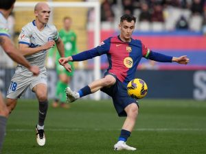 كاسادو يودع الموسم؟ إصابة قوية تبعد نجم برشلونة عن الملاعب