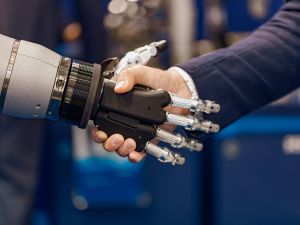 New device lets paralyzed people control robotic arms with thoughts