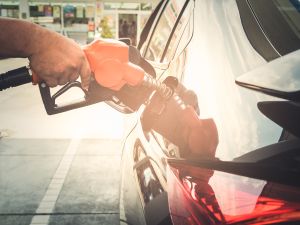 UAE announces April 2025 petrol prices, gold prices continue to rise