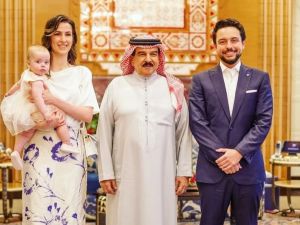 الأميرة رجوة تخطف الأنظار باللون الأبيض والبنفسجي في البحرين