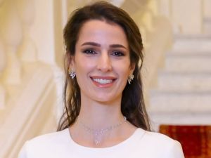 الأميرة رجوة الحسين تستقبل عامها الجديد بفستان من ستايل الثمانينات