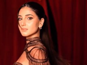 شيرين بيوتي تخطف الأنظار بإطلالة أنيقة في حفل زفاف شقيقتها