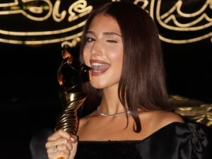 شيرين بيوتي تخطف الأنظار في حفل جائزة إيمي غالا 2025