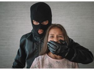 العراق: اعتقال ارهابيين وتحرير طفل مختطف, المصدر shutterstock