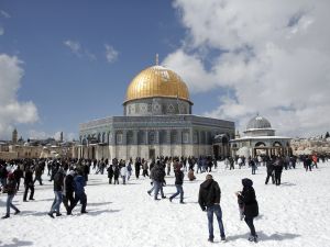 Israeli settlers storm Al-Aqsa Mosque under police protection in mass morning raid