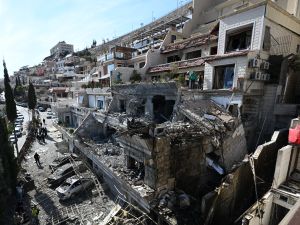 Massive Israeli airstrike hits Damascus