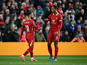أحدث تطورات مفاوضات عقود محمد صلاح وفيرجيل فان دايك مع ليفربول
