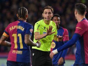 من هو حكم نهائي كأس ملك إسبانيا بين برشلونة وريال مدريد؟