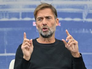 كلوب يحسم الجدل: لا عودة للتدريب قبل 2026