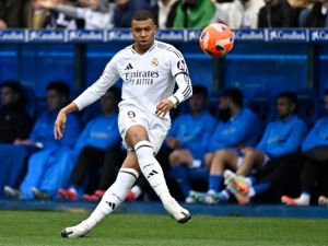 كم مباراة سيغيب مبابي عن ريال مدريد بعد الطرد أمام ألافيس؟