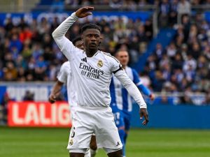كامافينغا يهدي ريال مدريد الفوز ويكشف نصيحة والده
