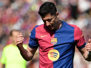 إصابة ليفاندوفسكي تربك حسابات برشلونة قبل الكلاسيكو
