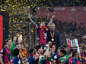 برشلونة يحسم الكلاسيكو ويتوج بكأس الملك.. مكاسب مالية في الطريق