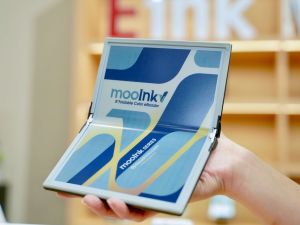 Readmoo unveils the world's first foldable e-book