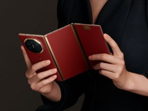 Making the World's First Tri-fold Smartphone: The Story Behind the HUAWEI Mate XT