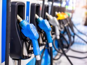 UAE announces May 2025 petrol prices, gold prices continue to rise