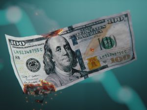الدولار يتراجع مع نقاشات عن إعادة تقييم العملات وسط صعود عملة تايوان
