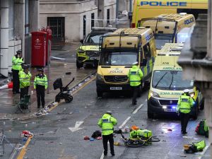 Car rams into Liverpool FC celebration crowd on Dale Street