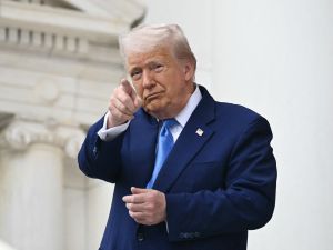 Trump warns Putin: 'playing with fire' 