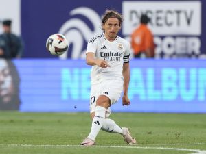 تشابي ألونسو يطلب من ريال مدريد تجديد عقد مودريتش