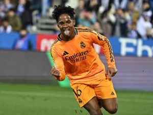 عرض مغرٍ من باريس..هل يرحل إندريك عن ريال مدريد؟