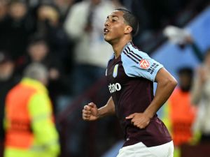 نجم أستون فيلا هدف جديد للهلال في الميركاتو الصيفي