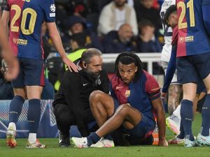 رسميًا: إصابة عضلية تُبعد جول كوندي عن الملاعب لثلاثة أسابيع