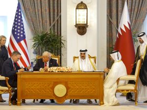 Boeing signs $96B jet sale deal with Qatar Airways