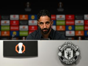 مانشستر يونايتد يحسم مصير روبن أموريم قبل نهائي الدوري الأوروبي
