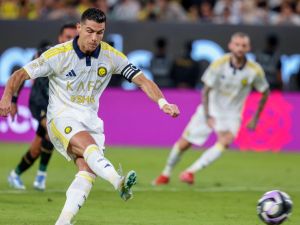 كريستيانو رونالدو يُفكر بالرحيل عن النصر بعد نهاية عقده