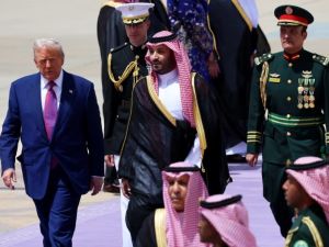 زيارة ترامب إلى السعودية: بداية جولة إقليمية تهدف إلى إبرام اتفاقيات كبرى