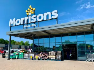 UK retailer replaces staff with robots