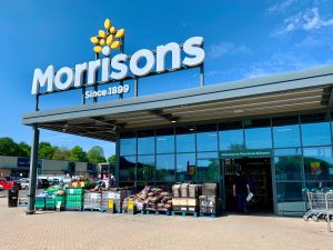 UK retailer replaces staff with robots