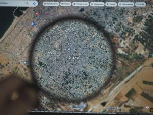 احتجاجات في خان يونس تطالب حماس بتوقيع اتفاق لإنهاء الحرب