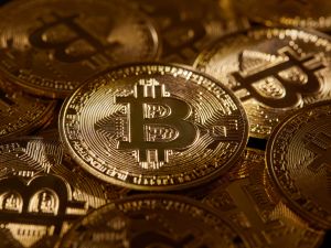 أسعار العملات المشفرة مقابل الدولار اليوم الأحد 18 مايو 2025