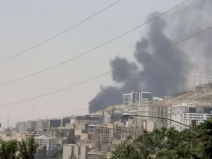 قصف إيران