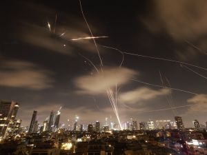 Explosions rock Jerusalem as Iran fires new missile barrage 