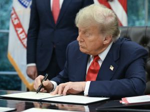 Trump lifts sanctions on Syria in major policy shift