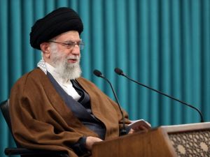 خامنئي يرد على ترامب: إيران لن تستجيب للغة التهديد