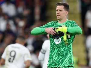 فويتشيك تشيزني يُوقّع عقداً جديداً مع برشلونة