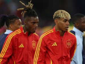 نيكو ويليامز يعود لحسابات برشلونة ويستعد لتخفيض راتبه