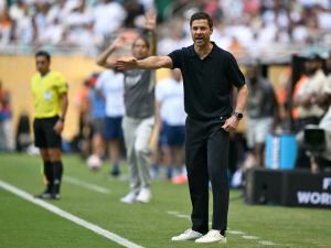 ريال مدريد يرفض طلب ألونسو بتعزيز خط الوسط