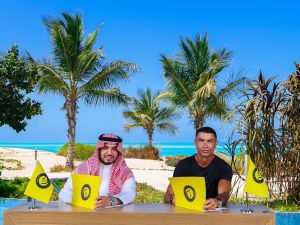 رسمياً: رونالدو يجدد للنصر حتى 2027 براتب خيالي يتجاوز المليون يومياً