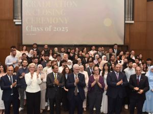 برنامج قطر للمنح الدراسية – التعليم فوق الجميع في الجامعة الأميركية في بيروت يحتفل بتخريج 93 طالبًا
