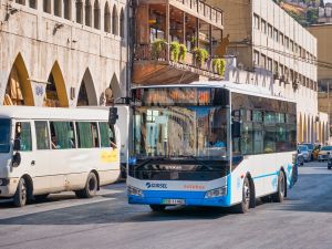 مشروع حكومي جديد ينظم النقل بين المحافظات وعمان: مواعيد ثابتة وخدمة مدعومة بدون زيادة بالتعرفة