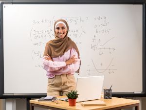 بدأ بصرف السلف الطارئة لثلاثة آلاف معلم من المتقدمين للحصول عليها بواقع 3 ملايين دينار