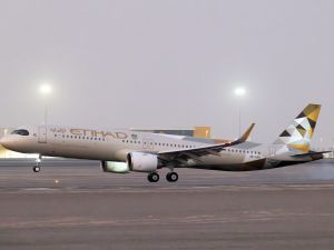 الاتحاد للطيران تستقبل أول طائرة إيرباص A321LR لها في أبوظبي