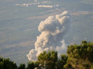 Israeli warplanes launch a new wave of airstrikes on southern Lebanon