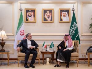 Abbas Araghchi meets Saudi counterpart in Mecca